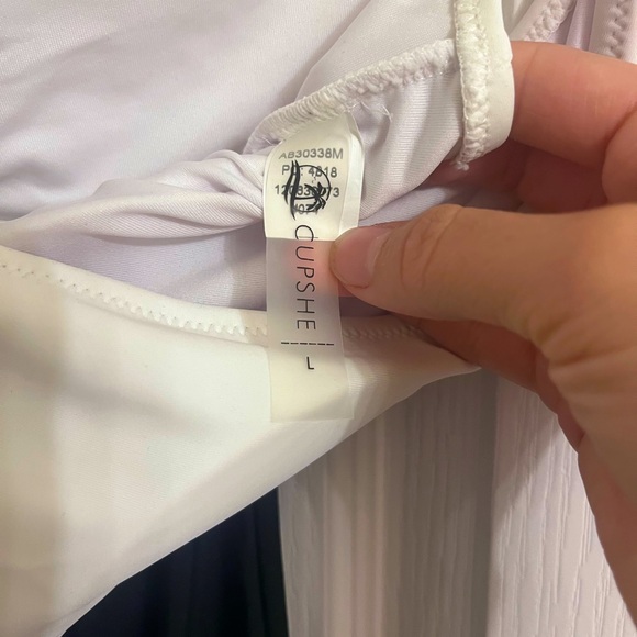 Cupshe drop shoulder one piece swimsuit 🩱 - Picture 3 of 4